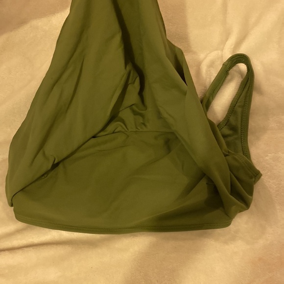 Green bikini - Picture 2 of 3